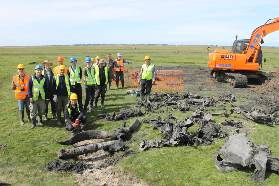 Team and guests with finds from day 1