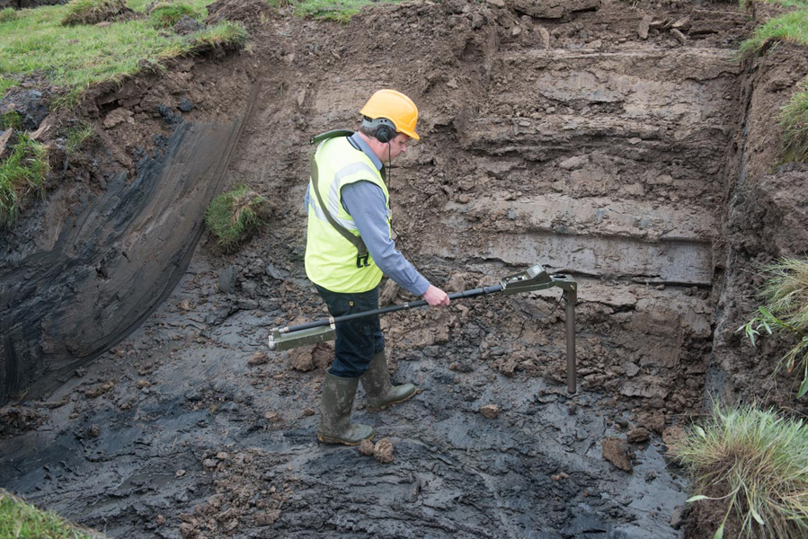 Pinpointing magnetometer contact in Trench 3